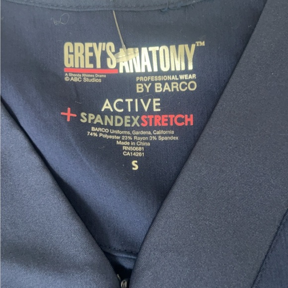 NWOT Greys Anatomy scrub top - Picture 2 of 2